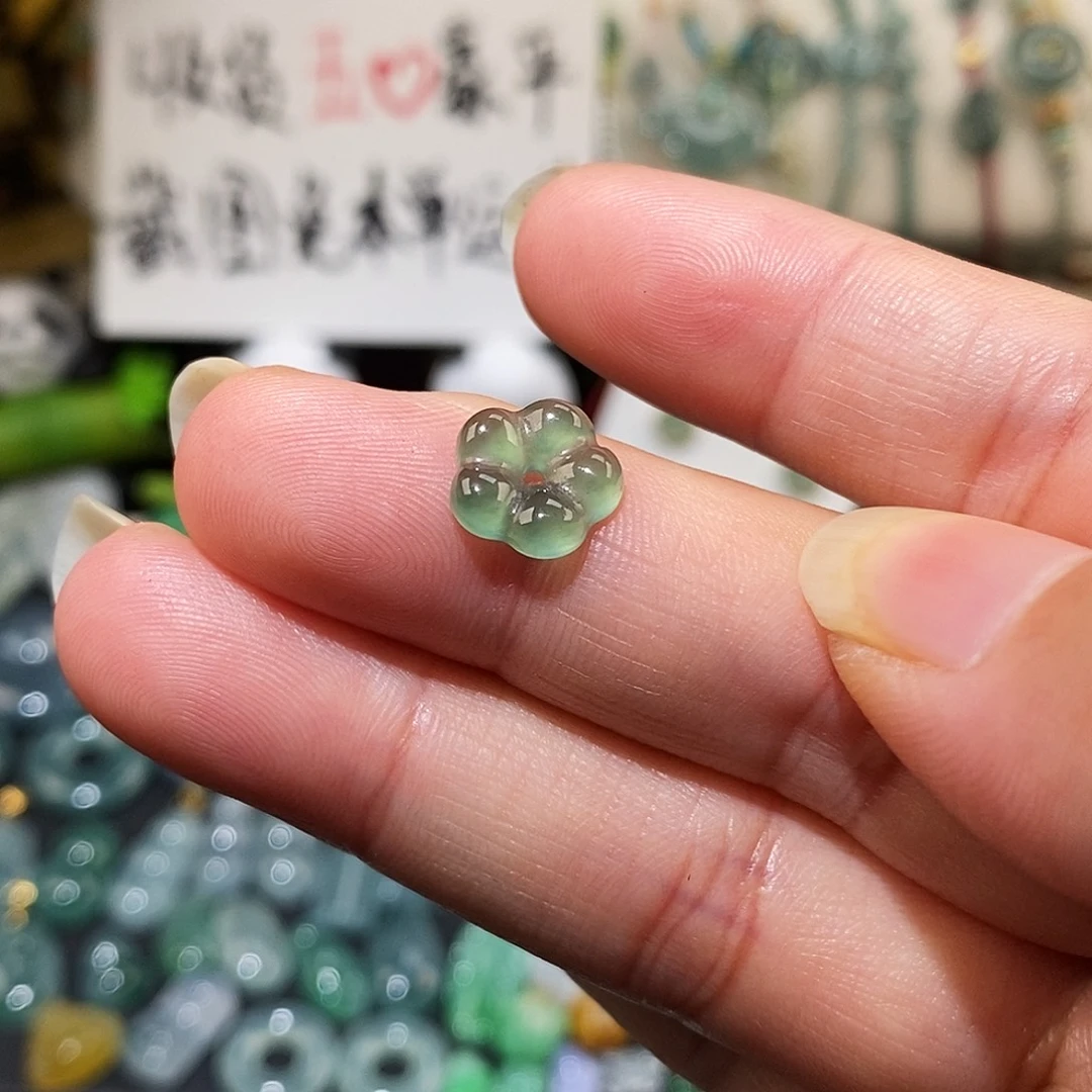 翡翠未镶嵌颈饰冰种绿花