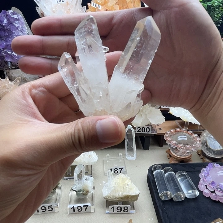 马达加斯加白水晶簇