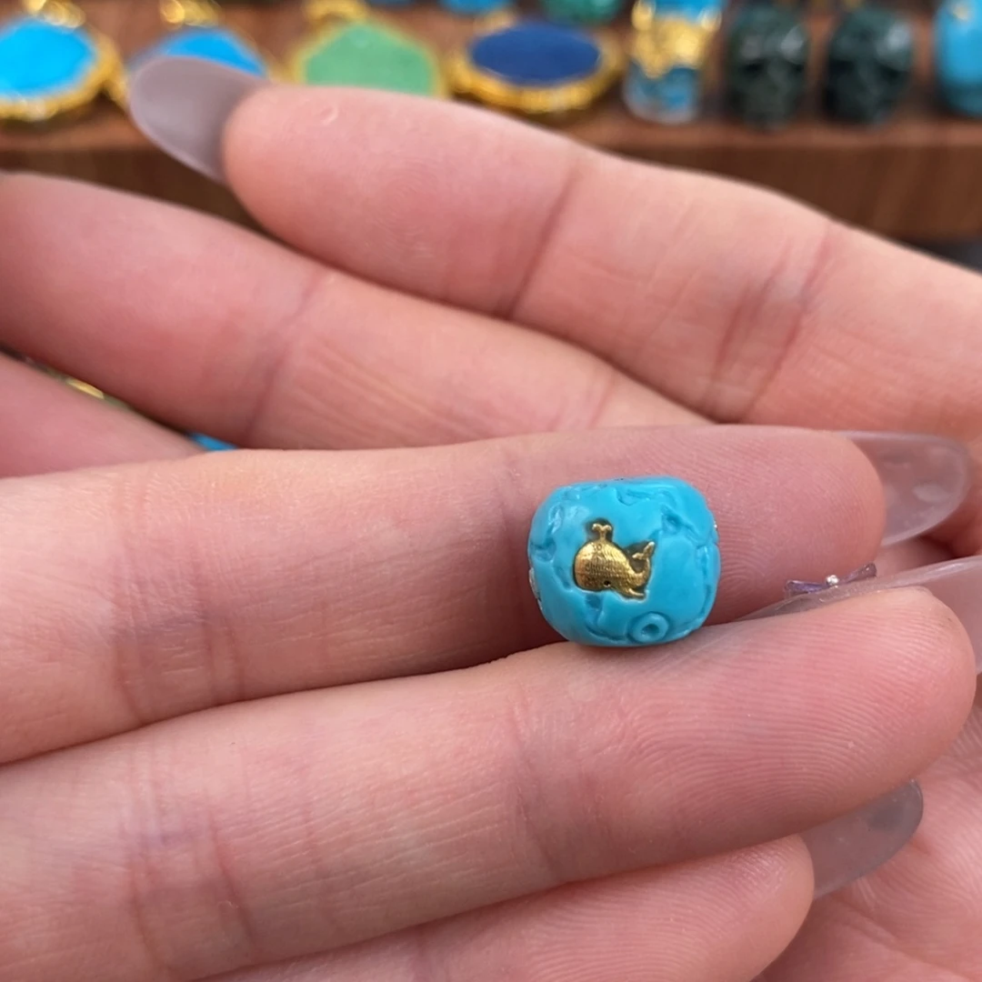 绿松石未镶嵌。鲸落