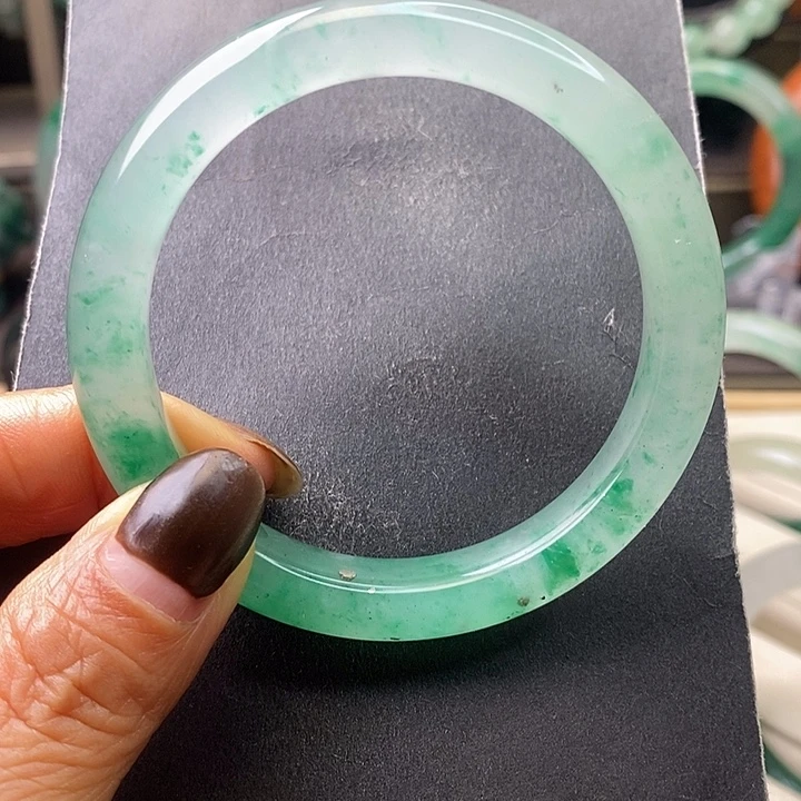 石英质玉（非洲翠）未镶嵌手镯