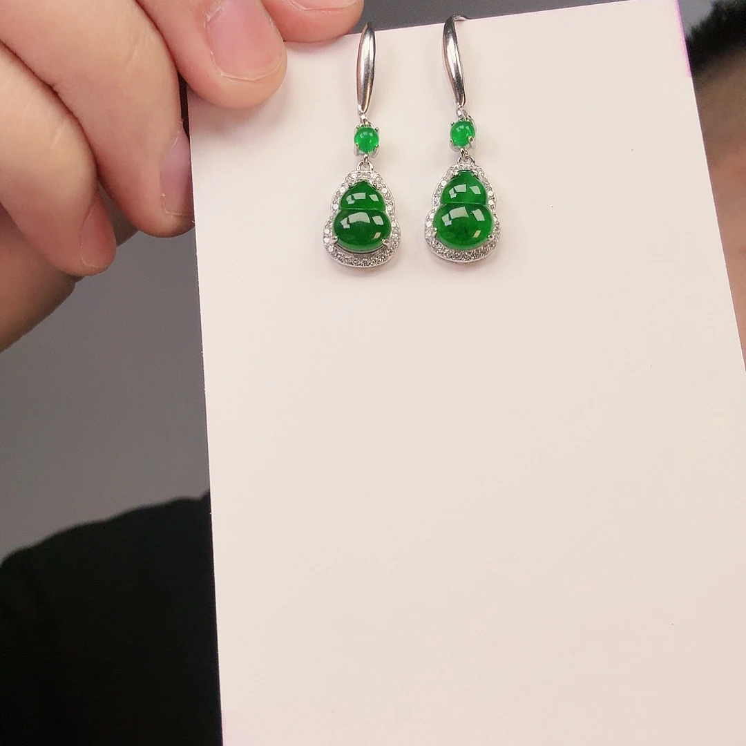 翡翠颈饰未镶嵌一对