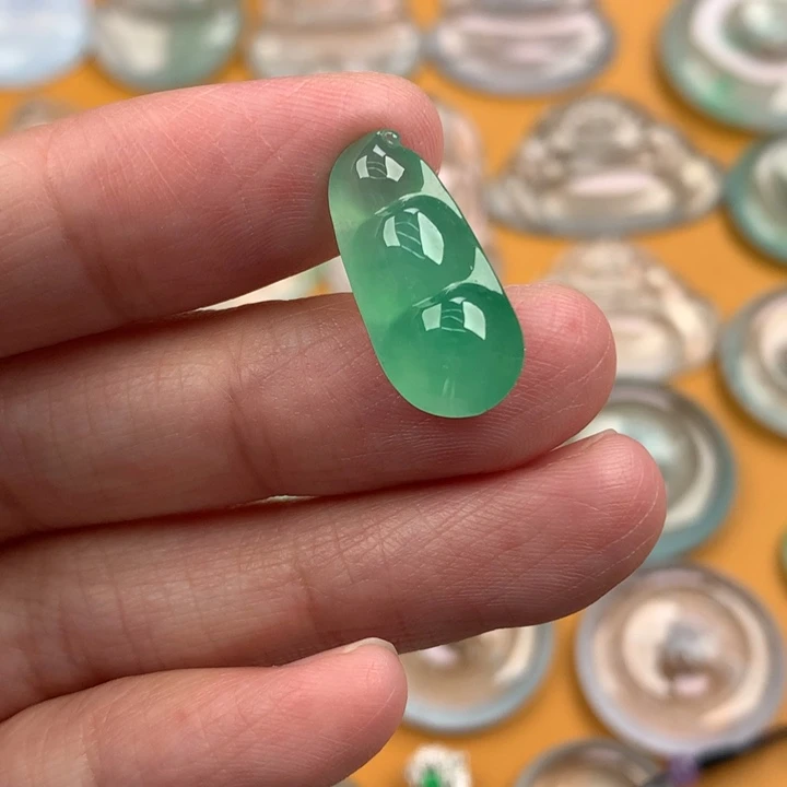 颈饰未镶嵌翡翠…..