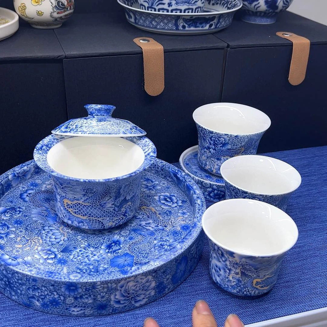 盖碗青花瓷器釉下手绘
