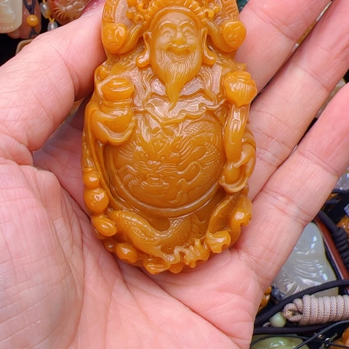 无***为石英质玉（黄龙玉）合金颈饰