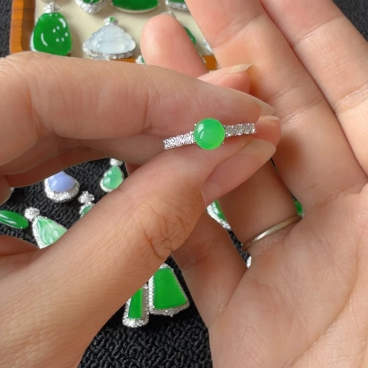 翡翠18K金镶嵌戒指戒指