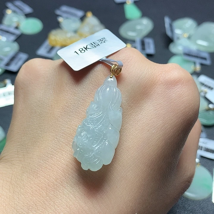 翡翠18K金镶嵌颈饰