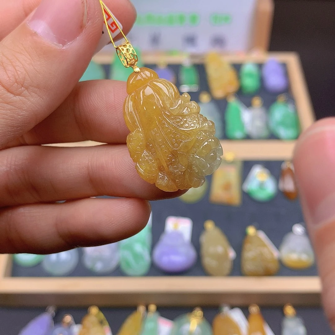 翡翠颈饰18K金镶嵌翡翠