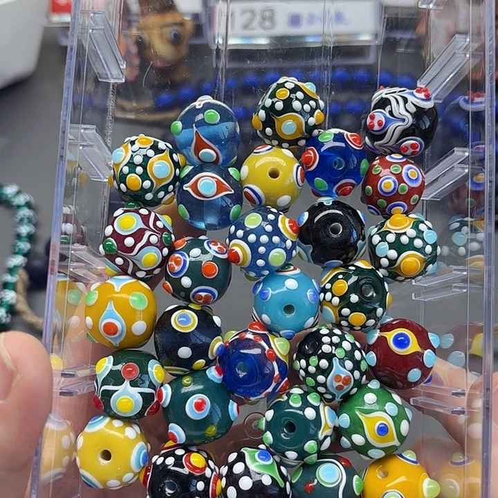 颈饰琉璃蜻蜓眼单颗6元，25种款式