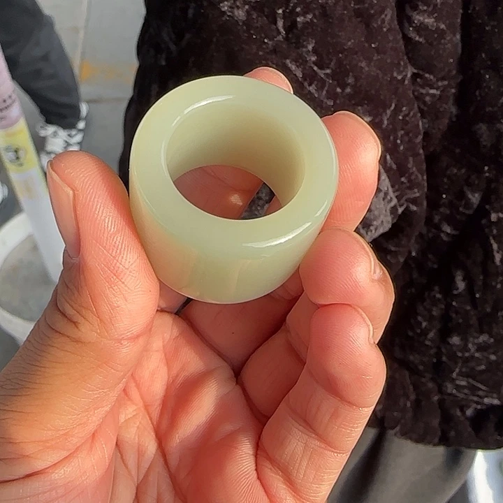 和田玉未镶嵌颈饰新疆且末白