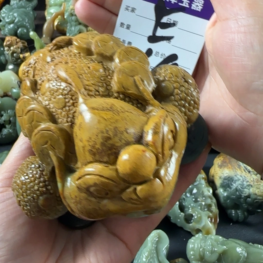 图***图岫岩河磨玉（透闪石质玉）未镶嵌把件