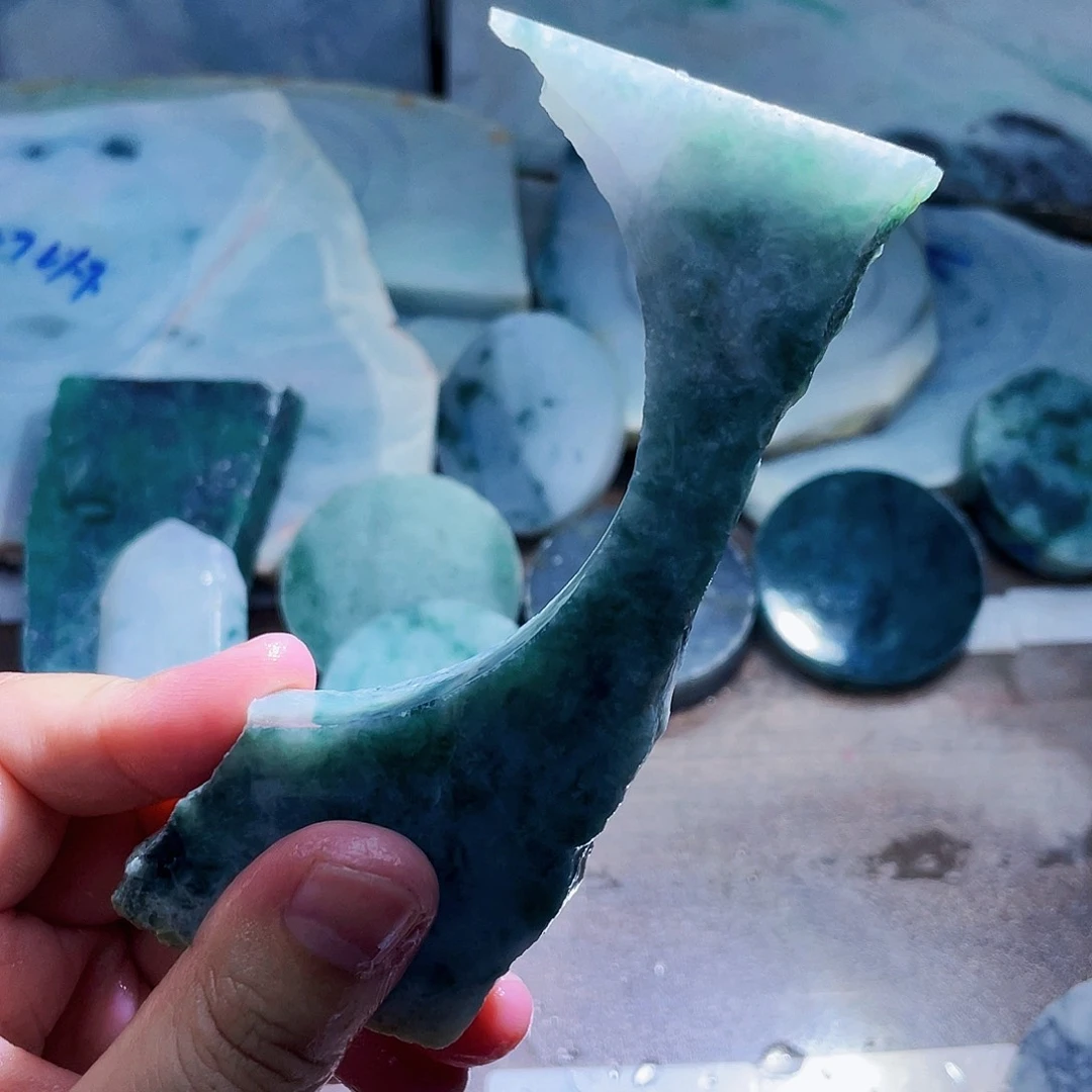 翡翠未镶嵌颈饰毛料25