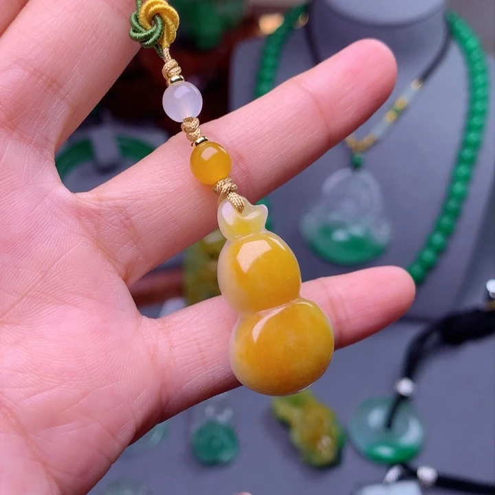 翡翠未镶嵌吊坠(赠链)