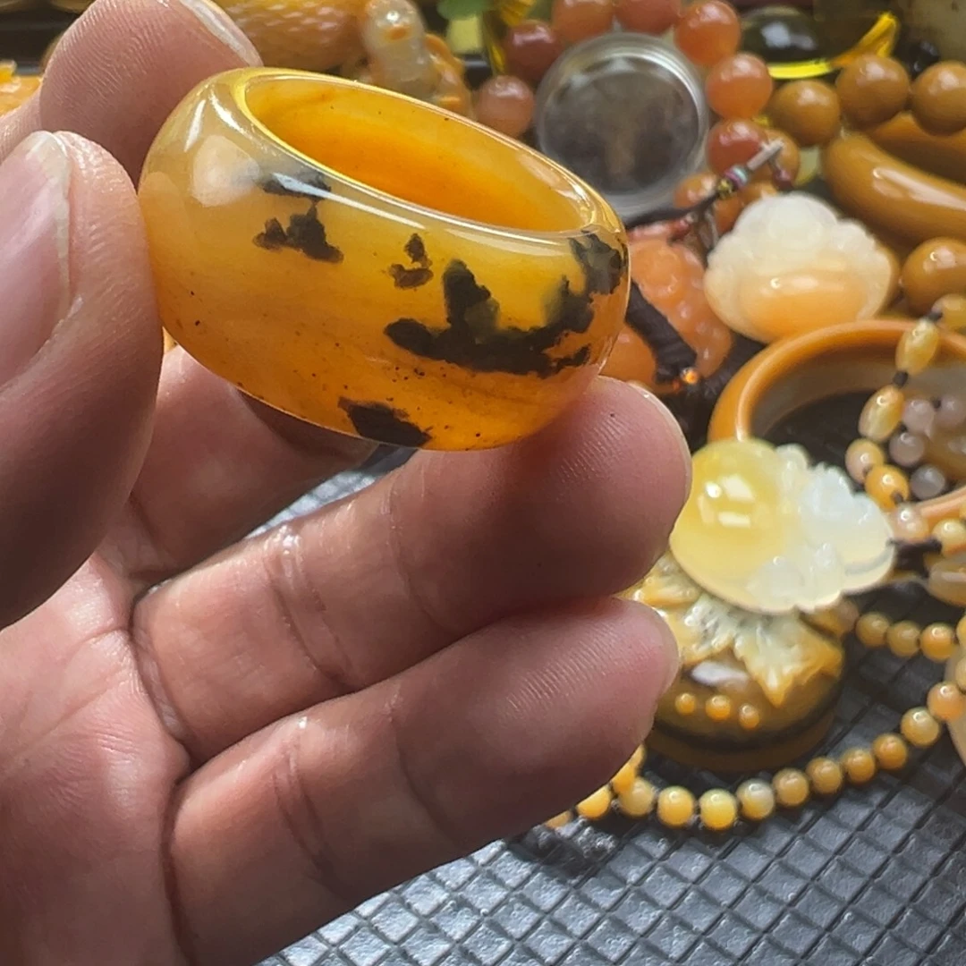 石英质玉未镶嵌颈饰