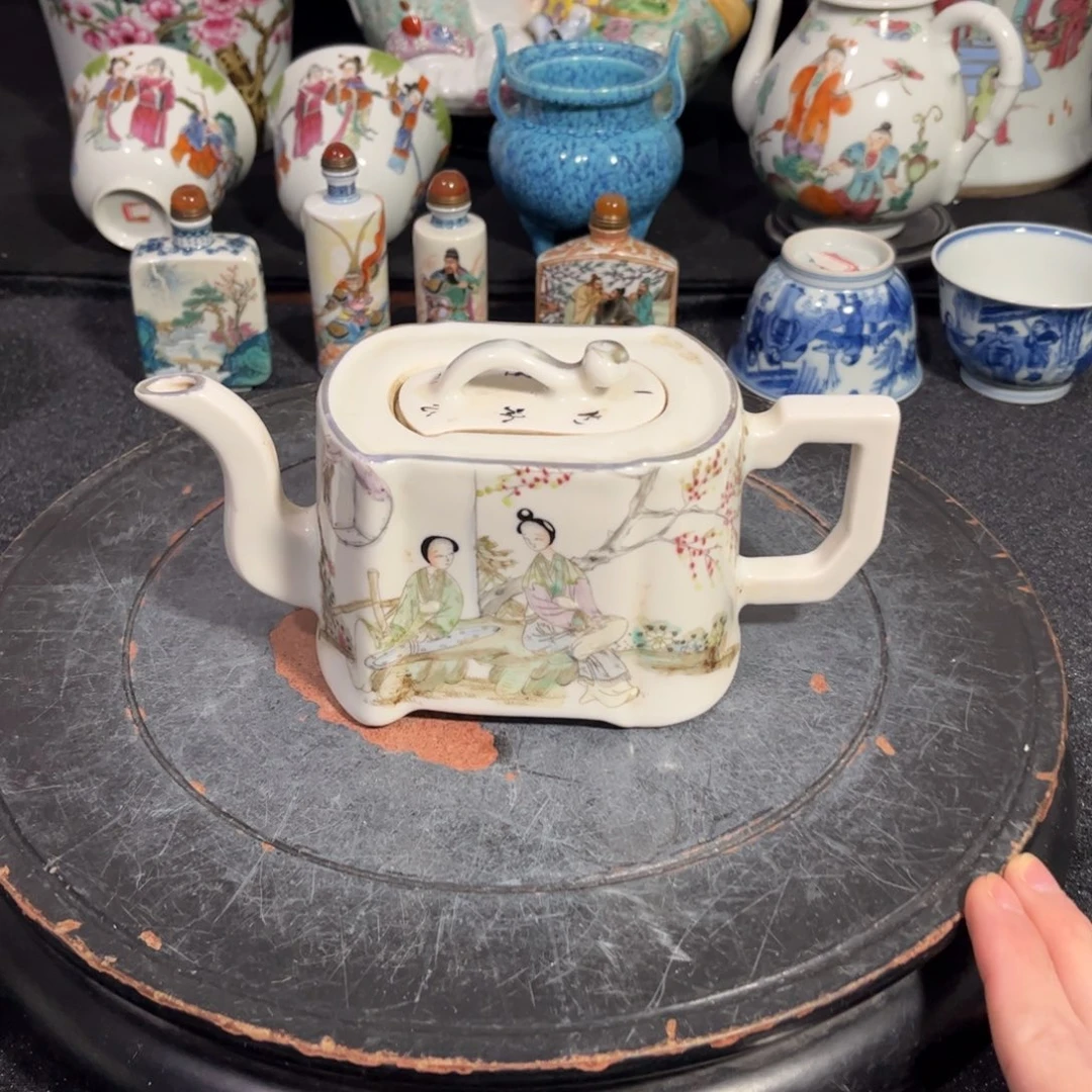 摆件浅洚彩桃花美女茶壶