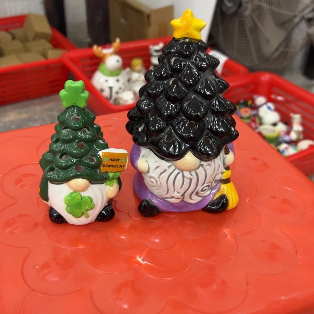 紫砂1?****绿色装圆绿灯珠，紫色装尖紫灯珠