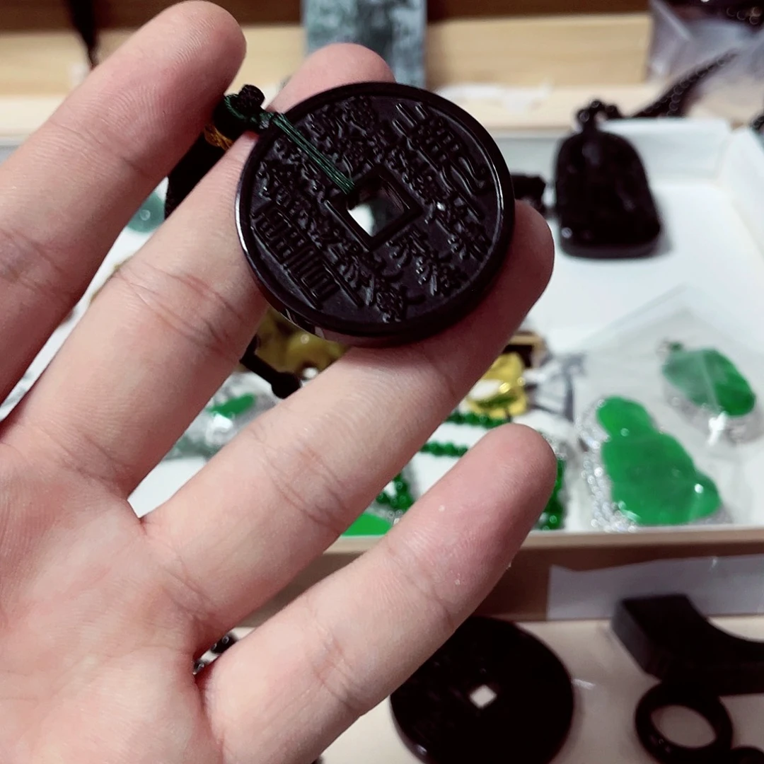 翡翠未镶嵌颈饰先检后发一物一证