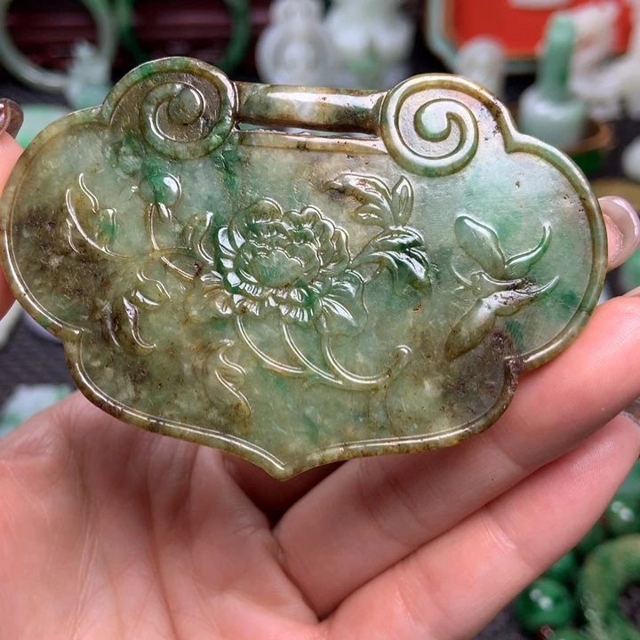 翡翠未镶嵌挂件清