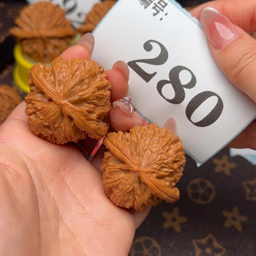 文玩核桃把件4.2白狮子280