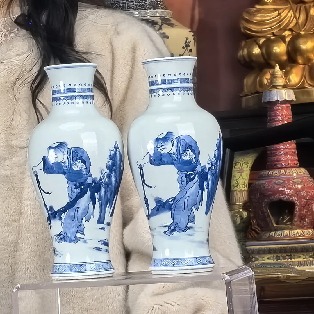 清 青花人物故事鱼尾瓶