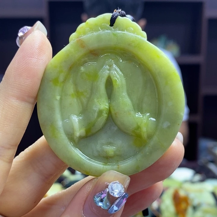 蛇纹石玉未镶嵌颈饰