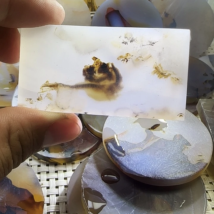 艳***玛瑙/玉髓未镶嵌珠宝奇石