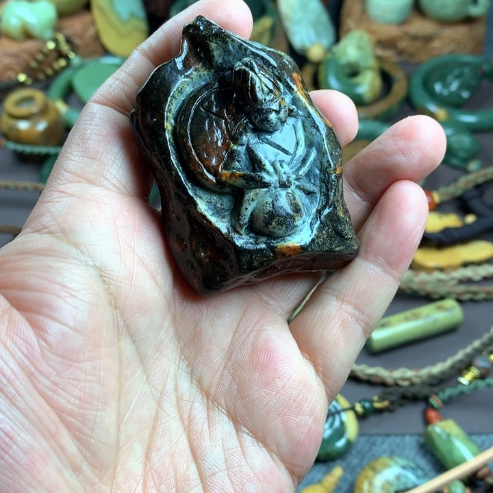 吊坠(赠链)未镶嵌岫岩河磨玉（透闪石质玉）晴**憩