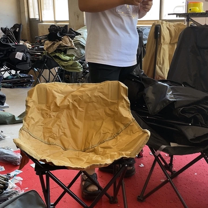 铁29号。6把低背卡其+120折叠桌