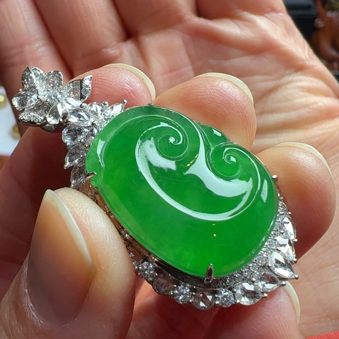 颈饰18K金镶嵌翡翠缅料天然翡翠A货