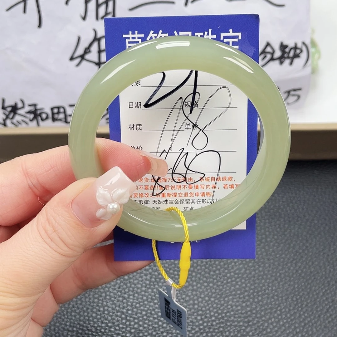 和田玉未镶嵌手镯
