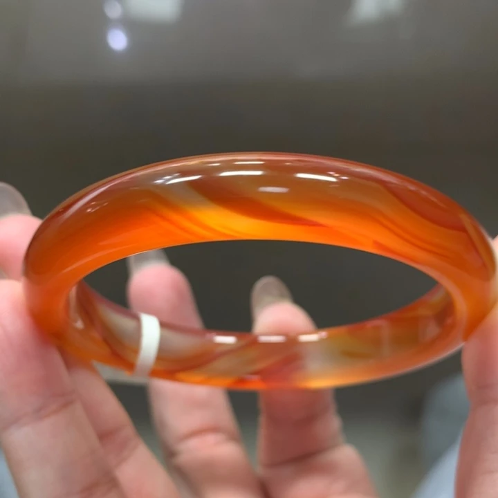 梅***姐玛瑙/玉髓未镶嵌手镯