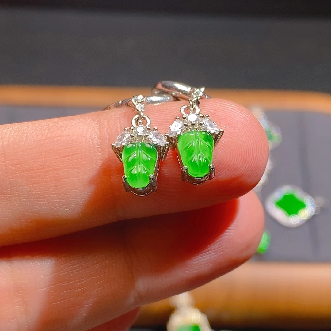 翡翠耳饰未镶嵌