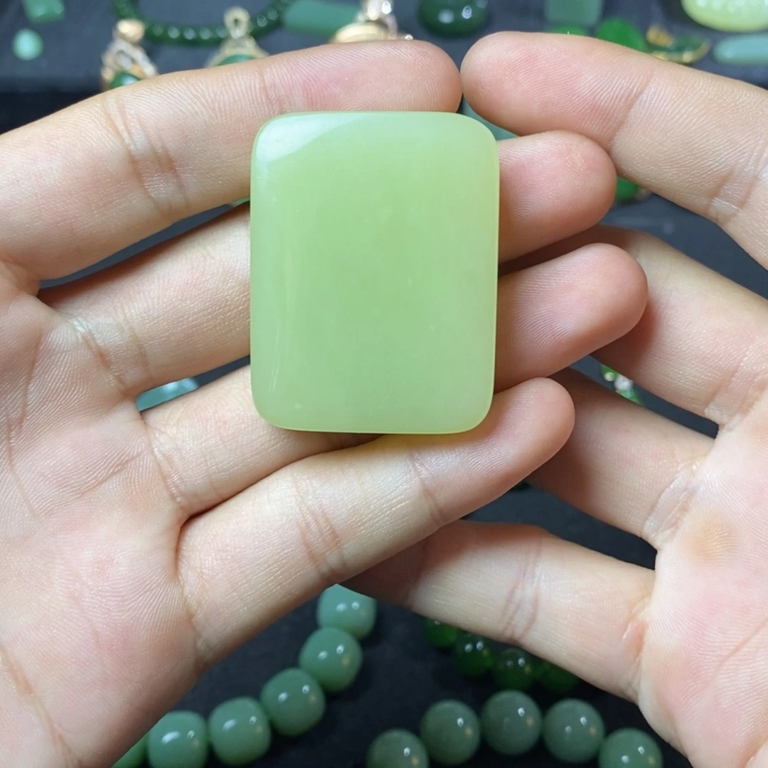 颈饰未镶嵌和田玉（黄玉）