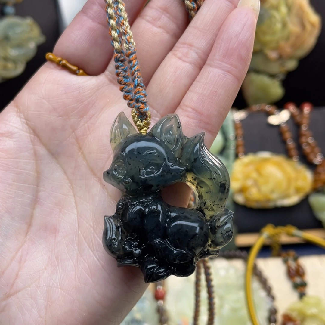 蛇纹石玉颈饰未镶嵌