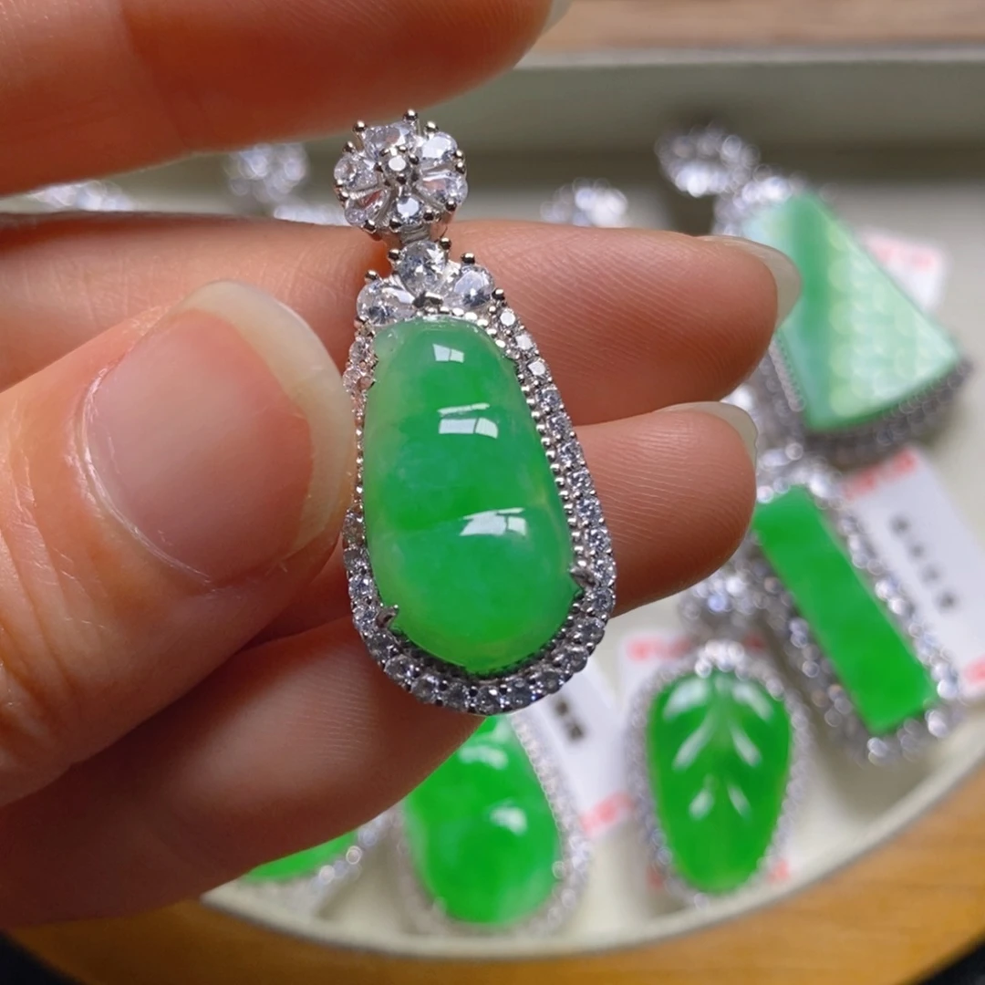 翡翠颈饰银S925镶嵌福豆吊坠