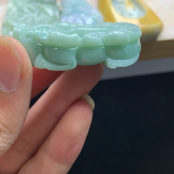 翡翠未镶嵌颈饰吊坠