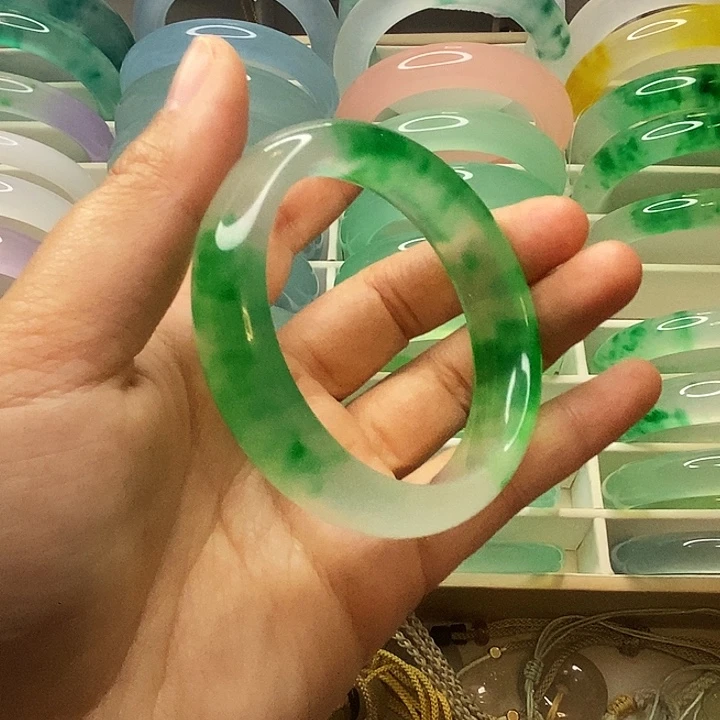 石英质玉未镶嵌手镯