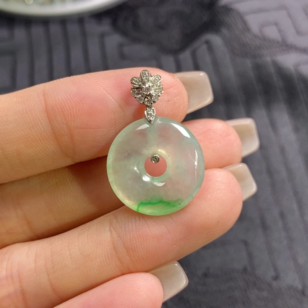 颈饰18K金镶嵌翡翠飘金丝绿甜甜圈