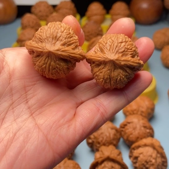 吊坠文玩核桃红宝石 32 31