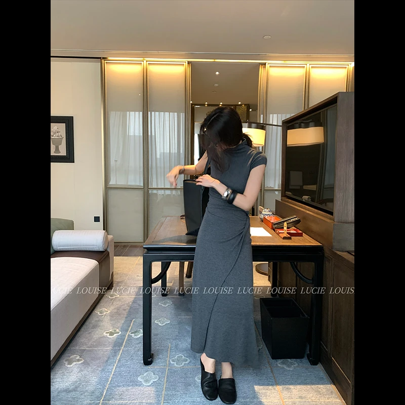 LUCIE LOUISE 法式极简·简约半高领上衣+扭结开叉半裙套装QK0958