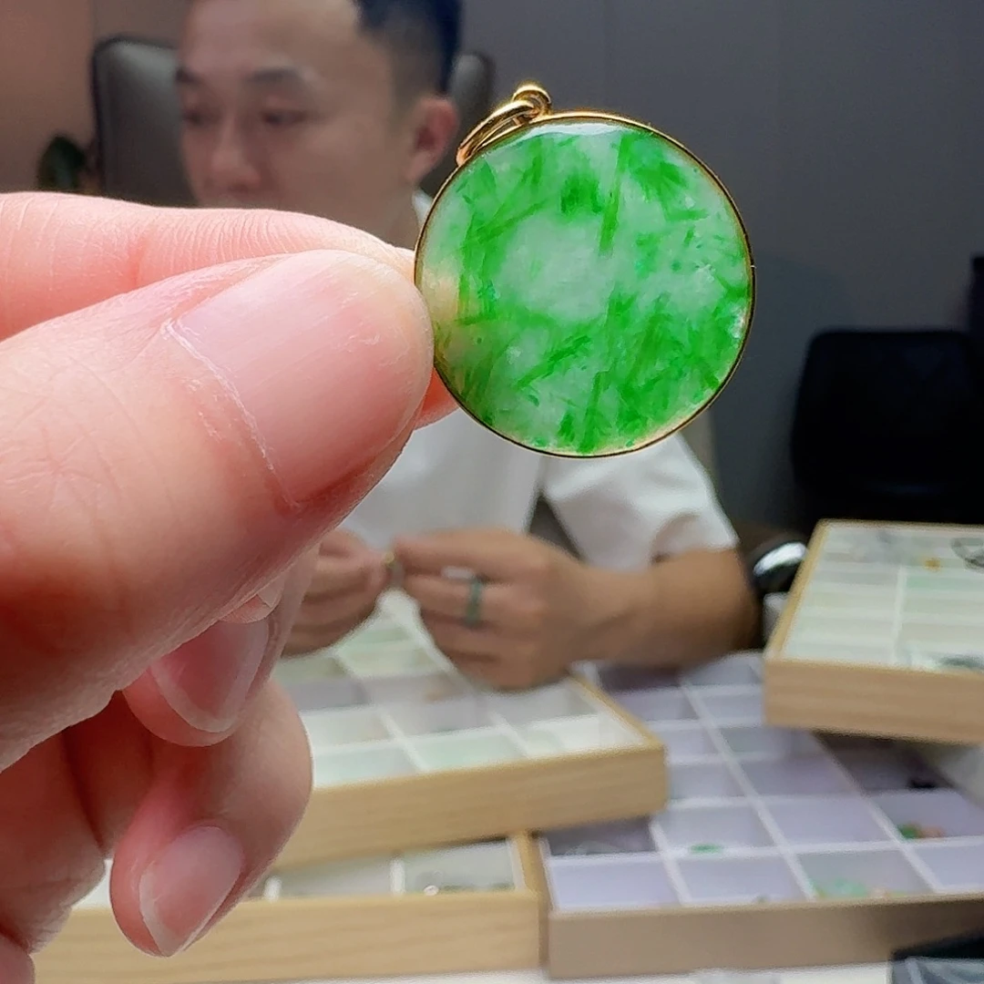 翡翠18K金镶嵌吊坠(不含链)天然