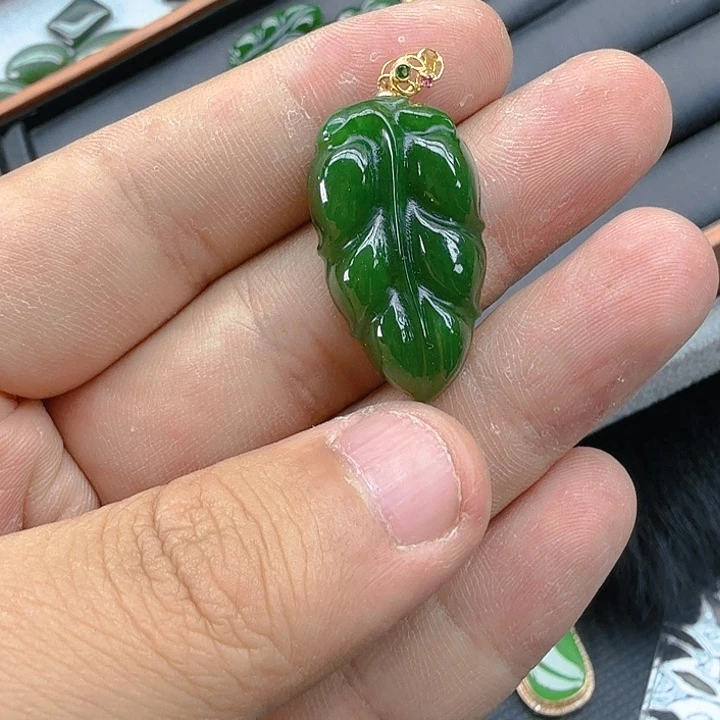 和田玉（碧玉）颈饰18K金镶嵌