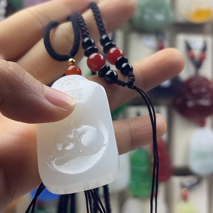 天***合石英质玉未镶嵌颈饰