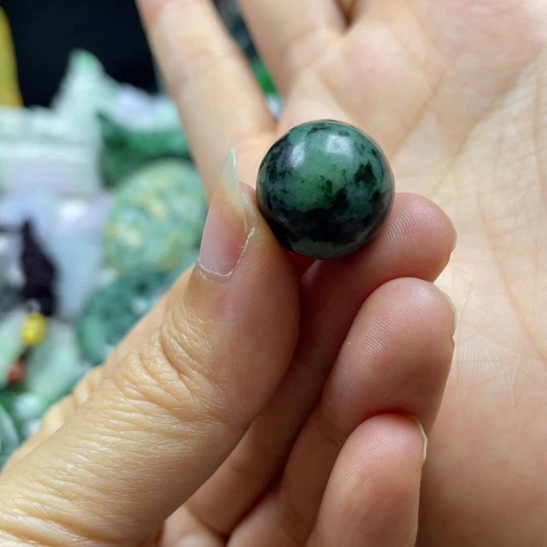 翡翠颈饰未镶嵌浮*牌子