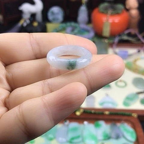 翡翠戒指未镶嵌飘花戒圈
