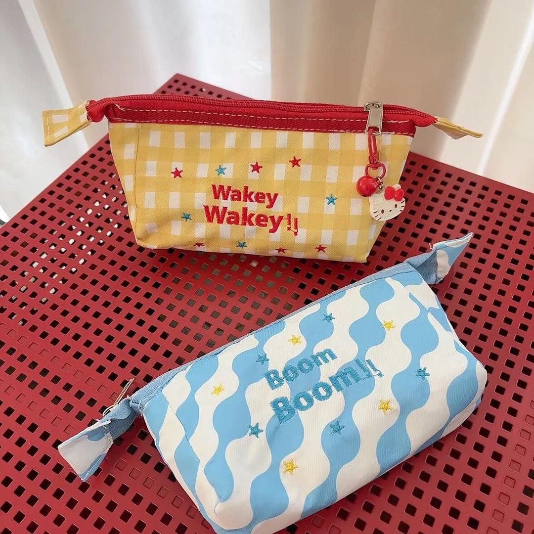 可爱刺绣多巴胺化妆包女大容量便携式手提收纳包学生笔袋文具盒新