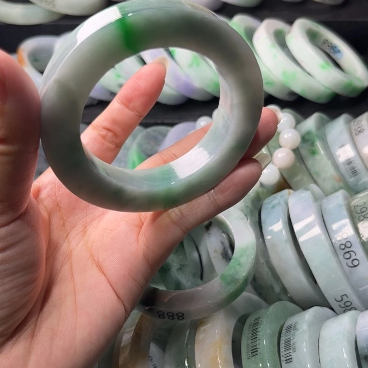 定制翡翠未镶嵌手镯