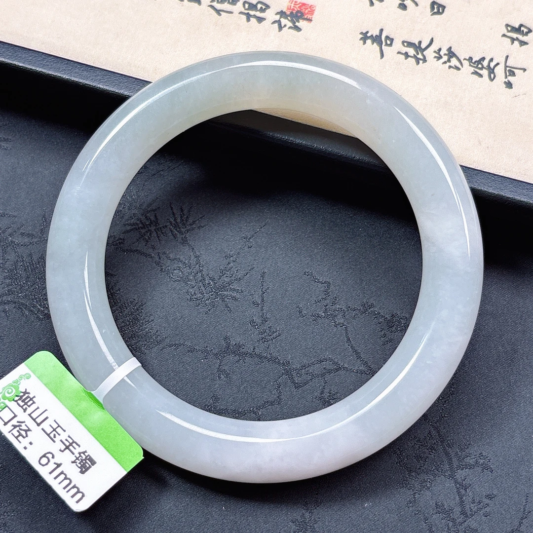 独山玉冰白细腻透水玉料国之翡翠南阳玉浅绿湖水绿玉手镯女款玉镯