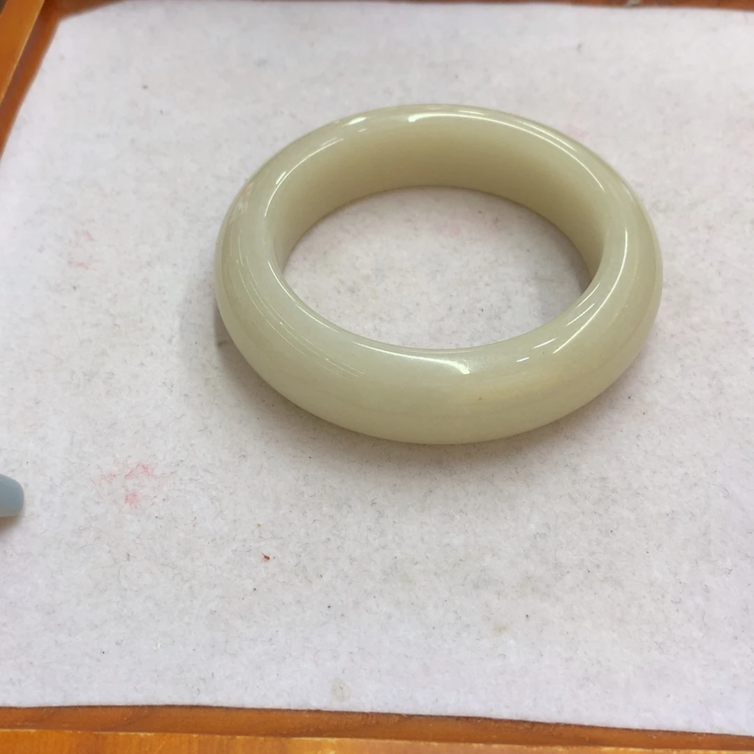 未镶嵌手镯石英质玉