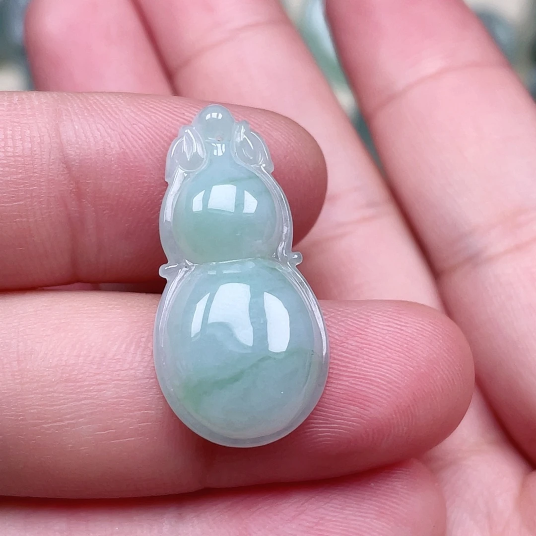 翡翠未镶嵌颈饰葫芦