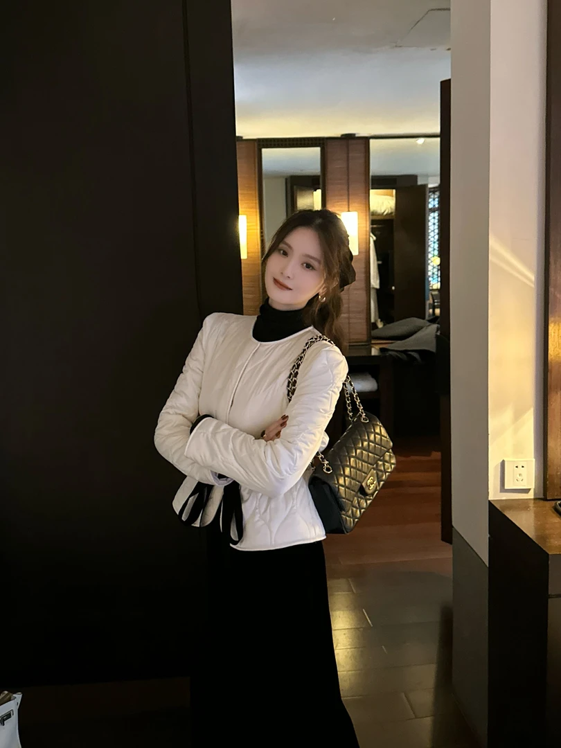 C313444F秋冬薄款气质显瘦短外套上衣修身型短款极简风圆领常规款